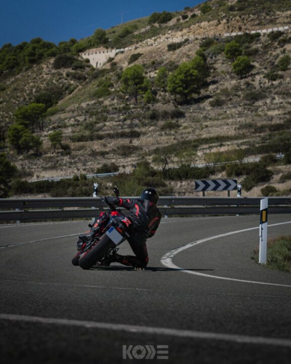 FOTOGRAFO KODE KODEFILMS STREETPICS CARRASQUETA CURVAS Y MOTOS