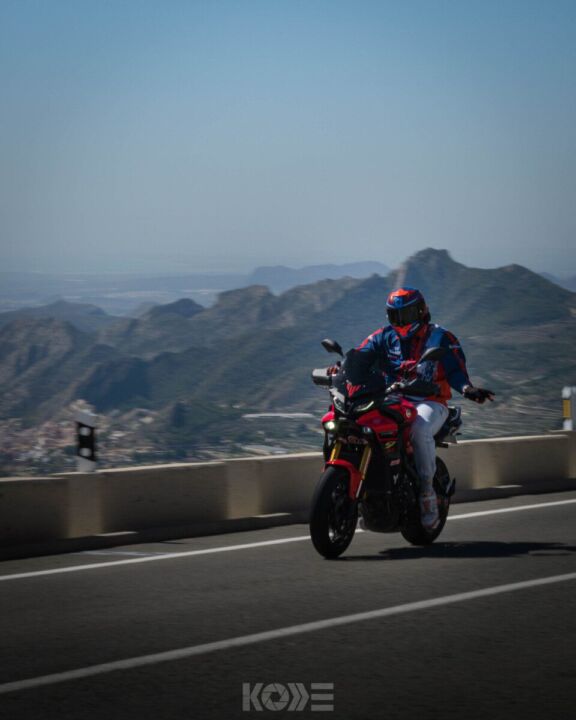 FOTOGRAFO KODE KODEFILMS STREETPICS CARRASQUETA CURVAS Y MOTOS